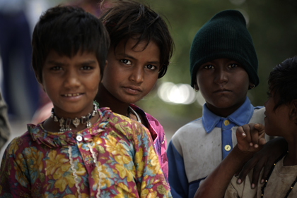 At skildre livsvilkårerne for børn i Indien kan undertiden være svært at gøre, fordi man som fotograf får en hjerteskærende indsigt i de store mangler, som de har i deres barndom. Læs om børn der lever i fattigdom i Indien i denne arkivhistorie.