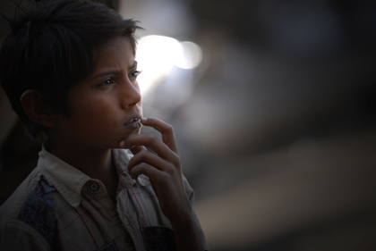 Gadebørnene i Indien er sårbare fordi deres levebrød er afhængigt af den tid de bruger på gaden. Da de også mangler pleje og omsorg fra beskyttende voksne, er de en undergruppe af den indiske befolkning, der fortjener særlig opmærksomhed.
